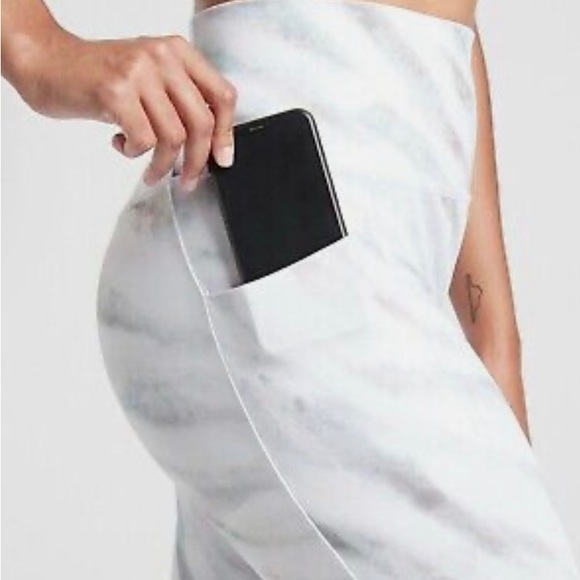 Athleta Salutation Stash Pocket II Printed 7/8 Tight - Picture 5 of 8